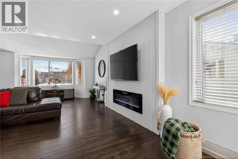 141 Gaspe Street — photo 7 of 40