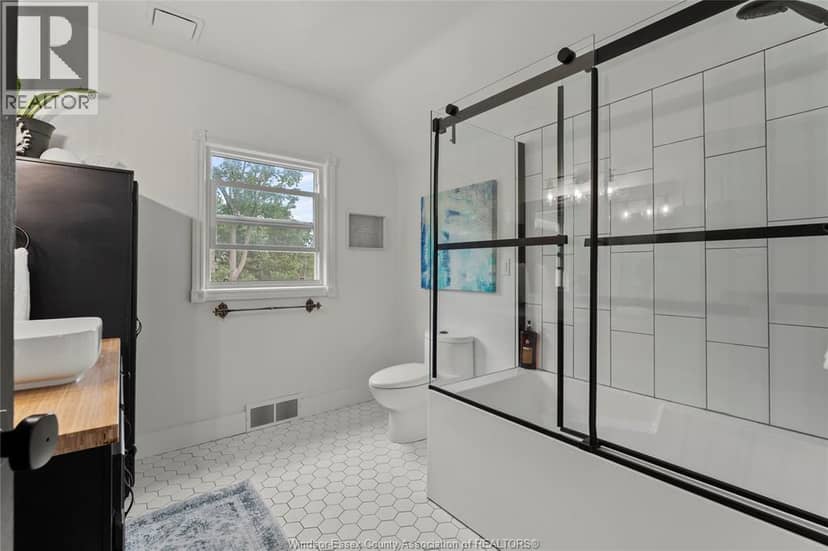 4580 Howard AVENUE — photo 24 of 40