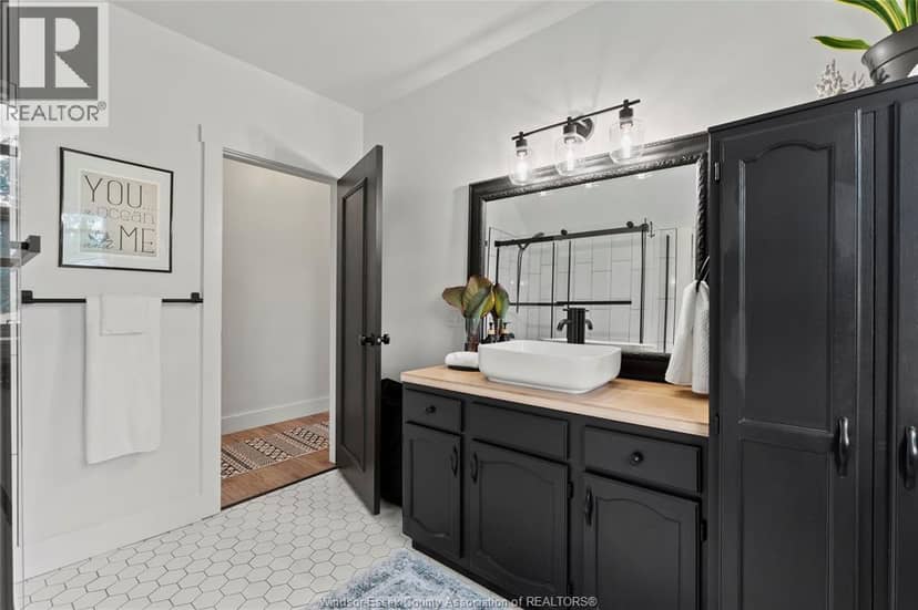 4580 Howard AVENUE — photo 25 of 40