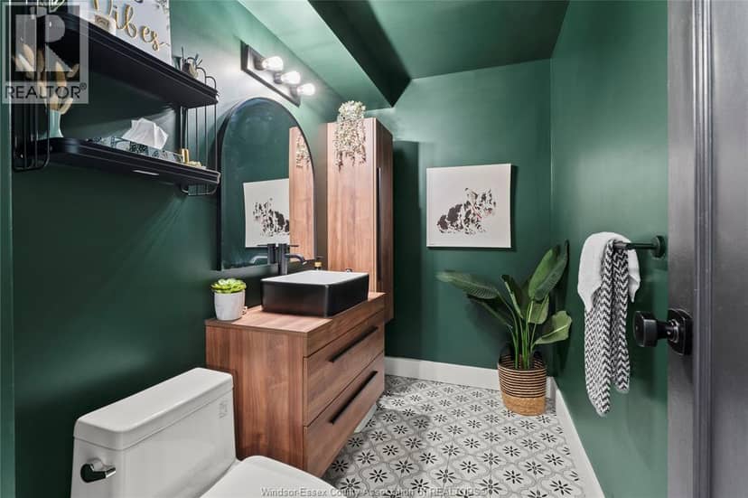 4580 Howard AVENUE — photo 8 of 40