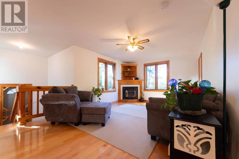 157 East Balfour ST — photo 13 of 40
