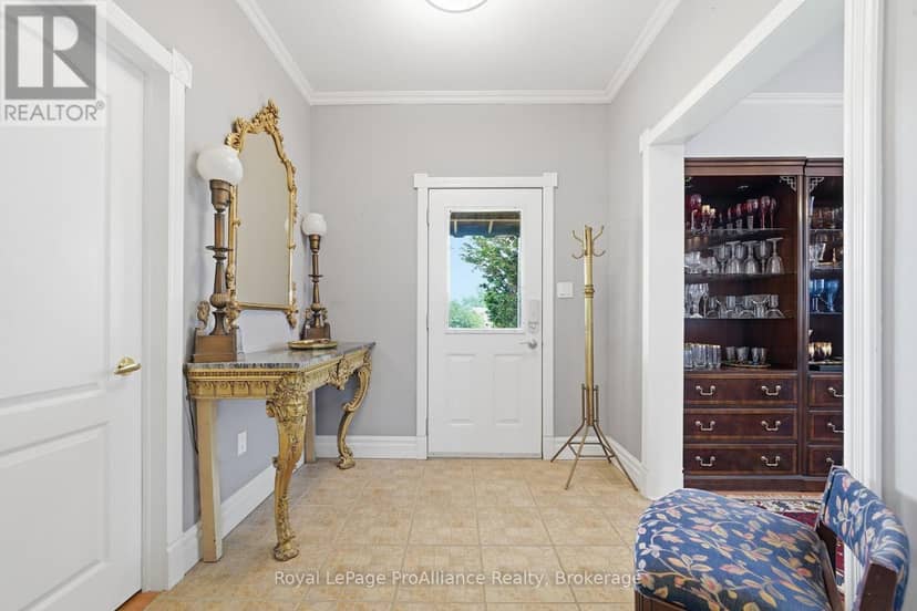 2925 County Road 10, Prince Edward County, photo 3