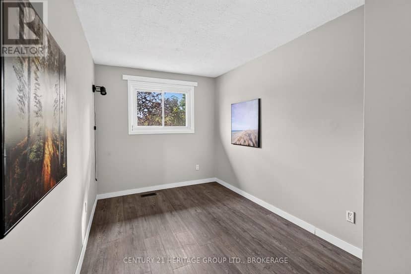 54 Woodstone Crescent — photo 16 of 31