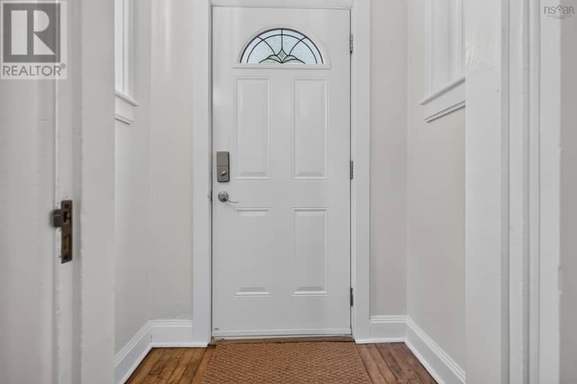 2934 Oxford Street — photo 3 of 40