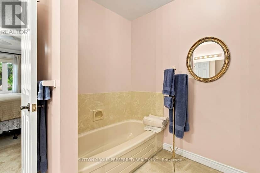 31 - 55 Fiddlers Green Road — photo 19 of 32