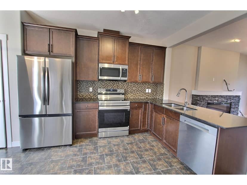 356 Pioneer Rd, Spruce Grove, photo 2