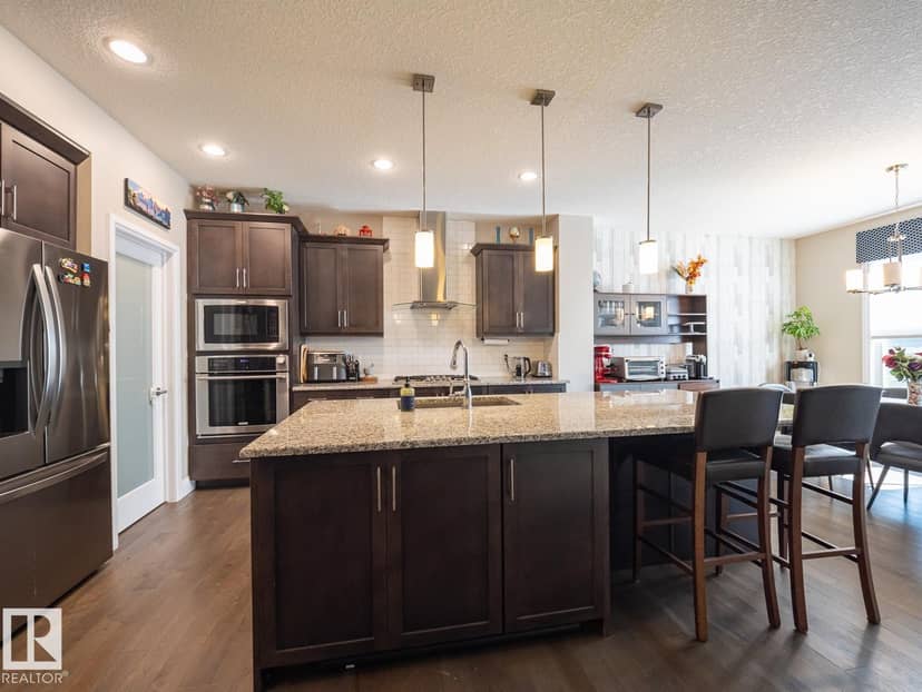 121 Sunwood Bay — photo 10 of 40