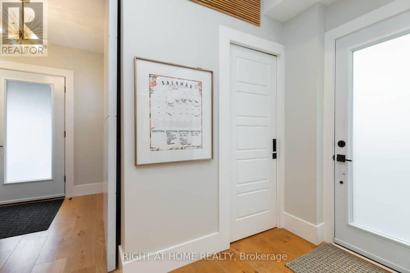 16 Pine Crescent — photo 15 of 40