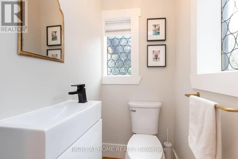 16 Pine Crescent — photo 16 of 40