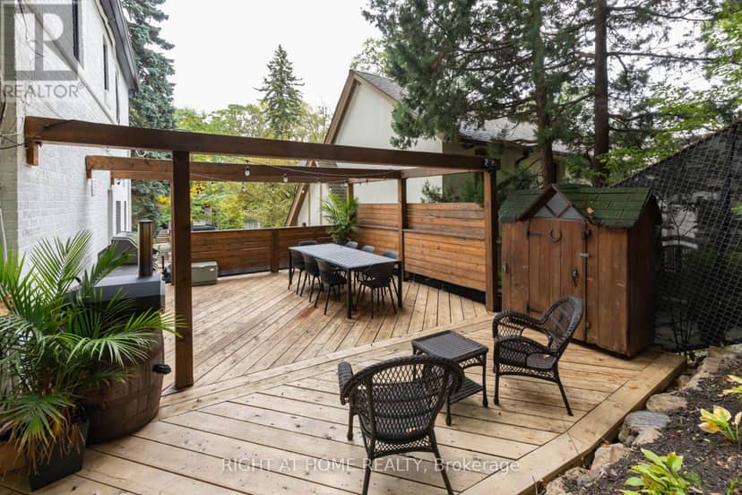 16 Pine Crescent — photo 37 of 40