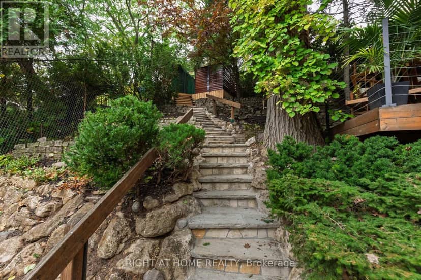 16 Pine Crescent — photo 39 of 40