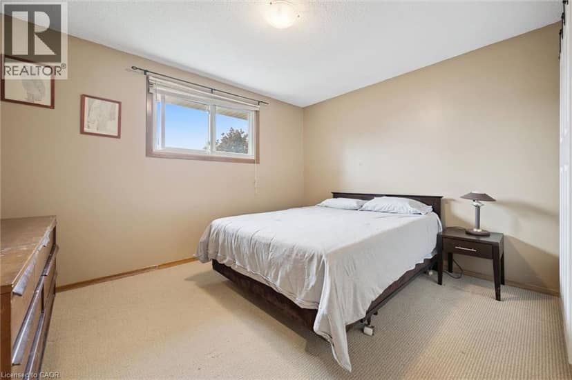 121 NATHANIEL Crescent — photo 14 of 21
