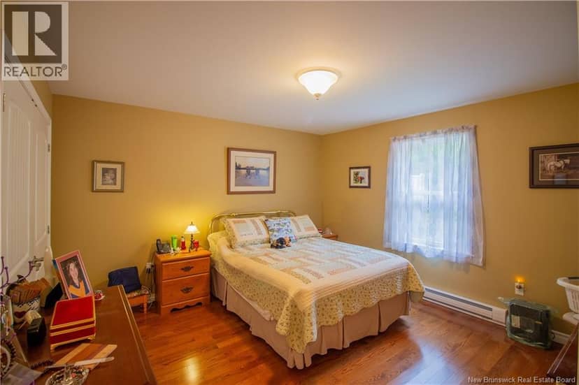 60 Walker Crescent — photo 22 of 40