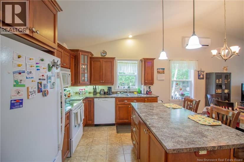 60 Walker Crescent — photo 17 of 40