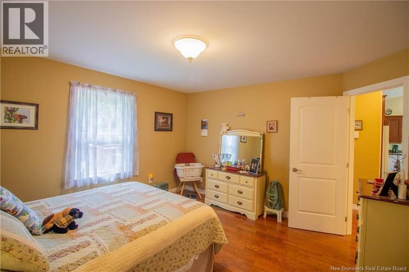 60 Walker Crescent — photo 23 of 40