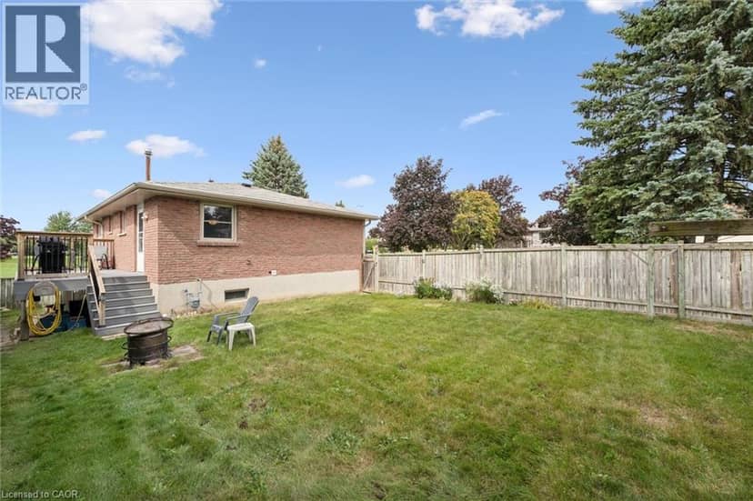 121 NATHANIEL Crescent — photo 4 of 21