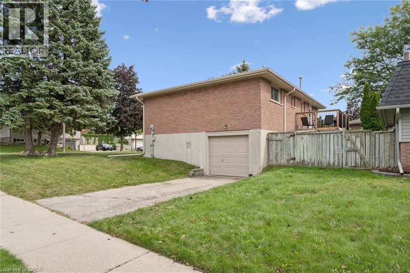 121 NATHANIEL Crescent — photo 6 of 21