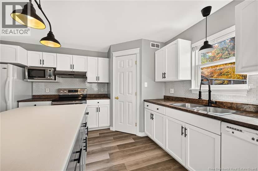 218 Glencairn Drive — photo 12 of 40