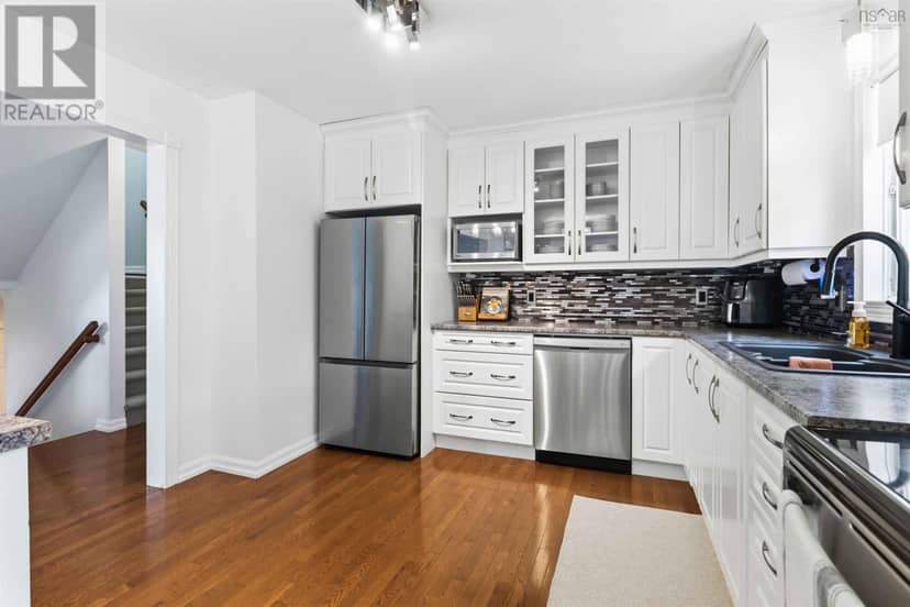 1 Fir Tree Lane — photo 9 of 33