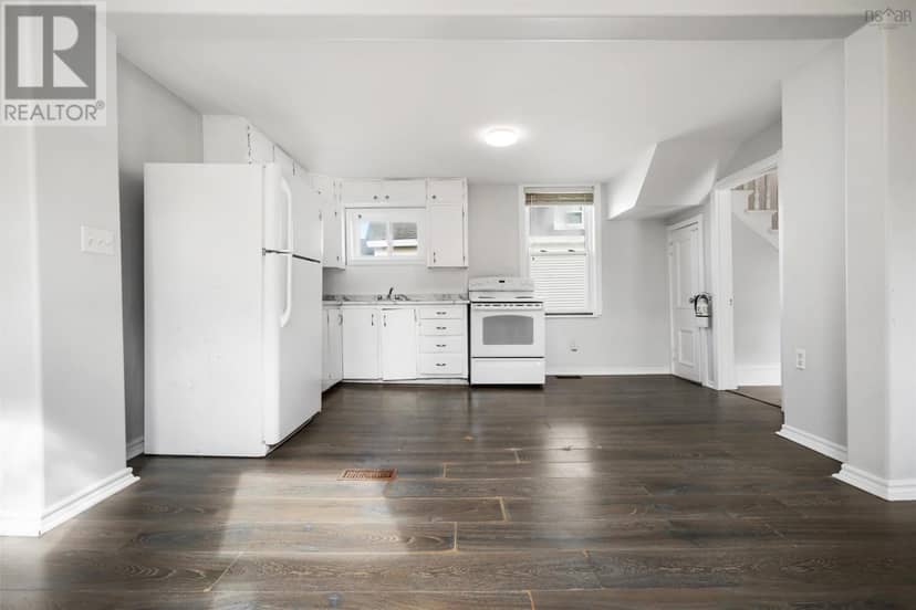377 MacDonald Street — photo 10 of 22