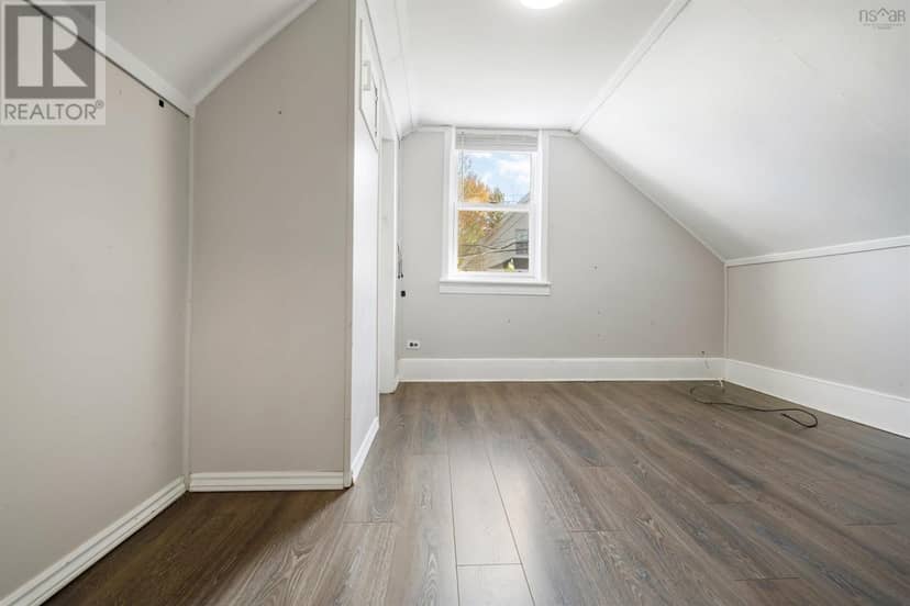 377 MacDonald Street — photo 14 of 22