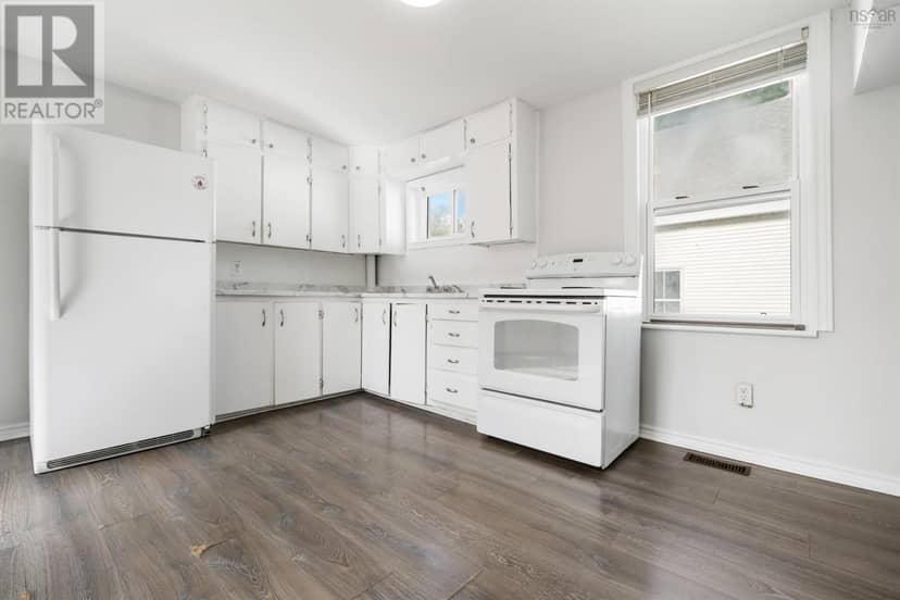 377 MacDonald Street — photo 11 of 22