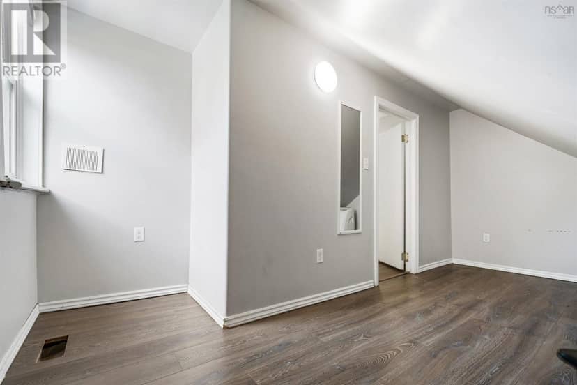 377 MacDonald Street — photo 20 of 22