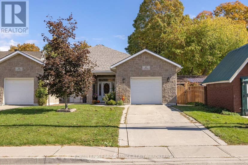 27 Victoria Avenue, Gananoque, photo 2