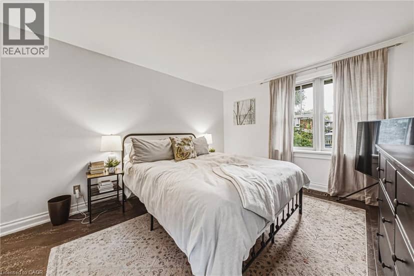 75 POLLOCK Avenue — photo 15 of 39