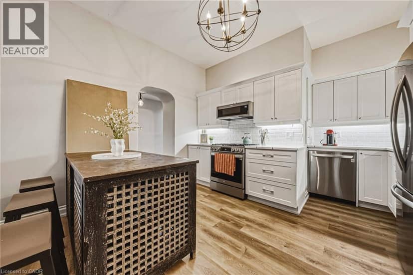 75 POLLOCK Avenue — photo 11 of 39