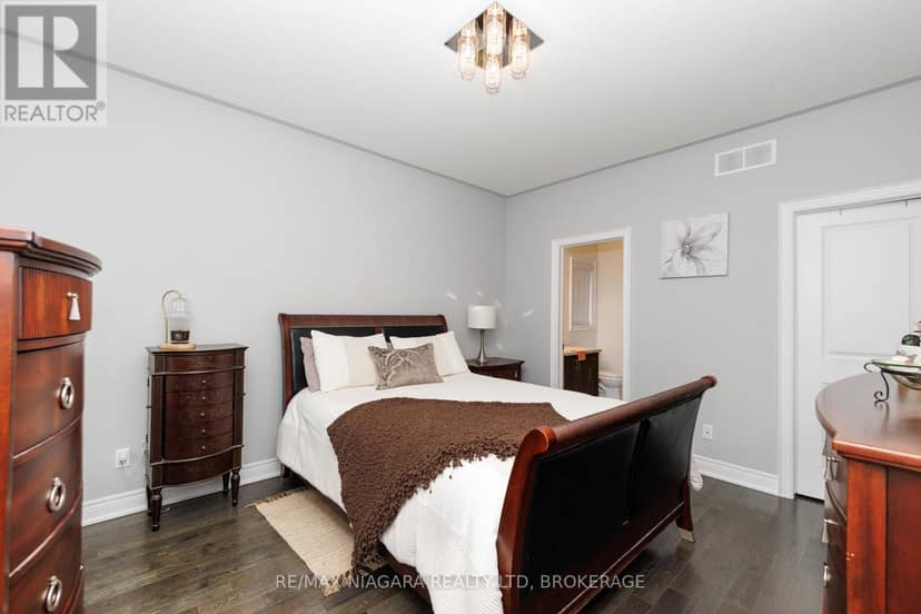 4049 Village Creek Drive — photo 15 of 40