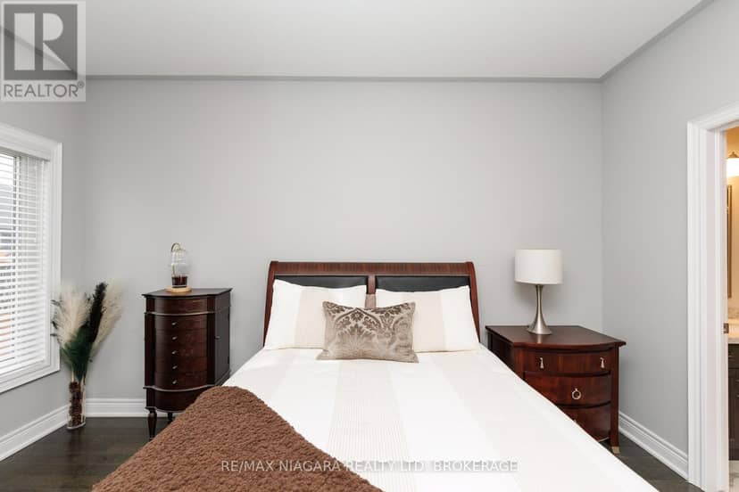 4049 Village Creek Drive — photo 16 of 40