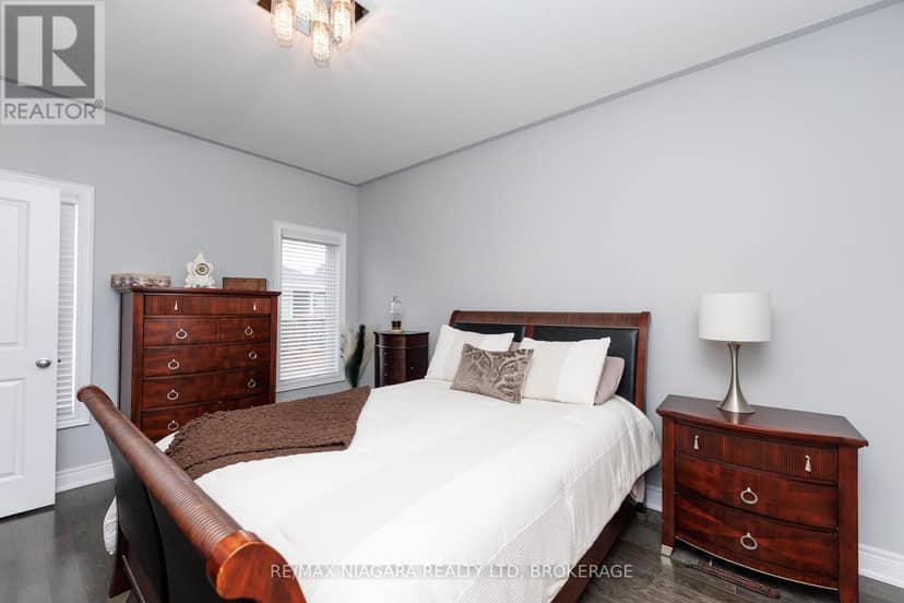 4049 Village Creek Drive — photo 17 of 40