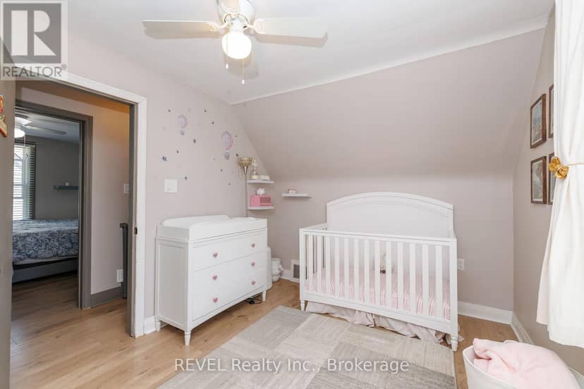 5608 Glamis Crescent — photo 27 of 40