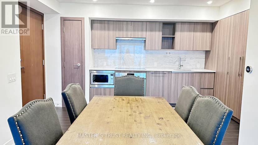 1715 - 17 Bathurst Street — photo 10 of 32