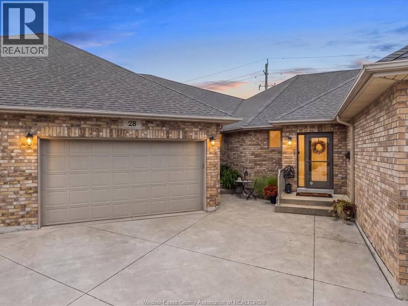 28 Mettawas LANE East — photo 1 of 40