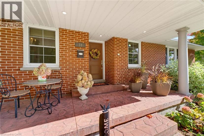 33 JACKSON Crescent — photo 12 of 40