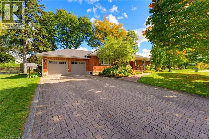 33 JACKSON Crescent — photo 11 of 40
