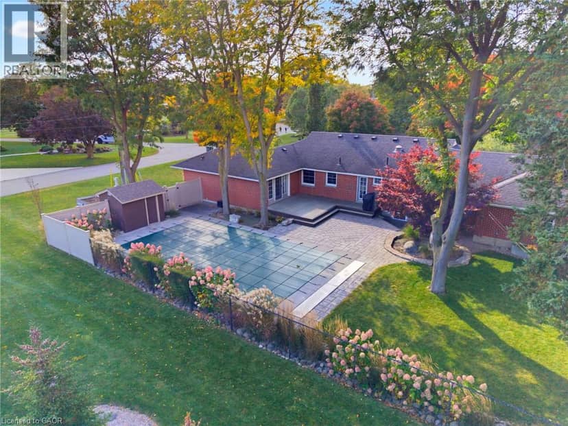 33 JACKSON Crescent — photo 6 of 40