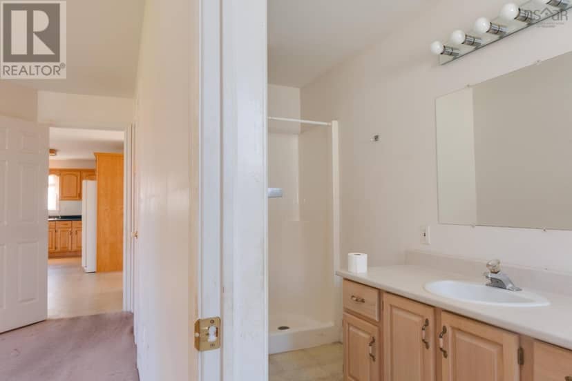 30 Lancaster Drive — photo 11 of 16