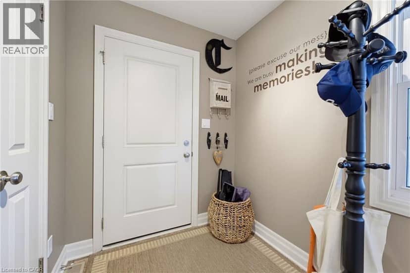 33 JACKSON Crescent — photo 24 of 40