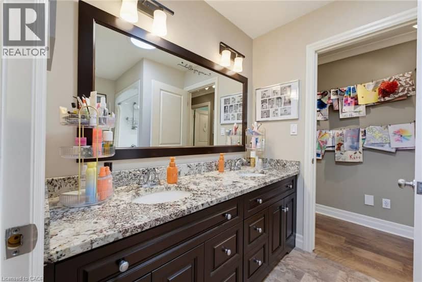 33 JACKSON Crescent — photo 25 of 40