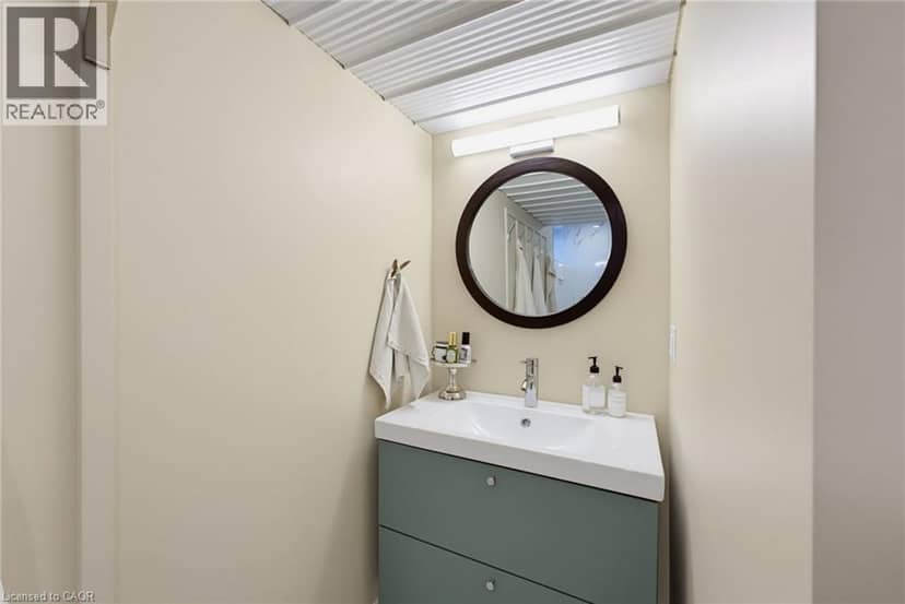 33 JACKSON Crescent — photo 40 of 40