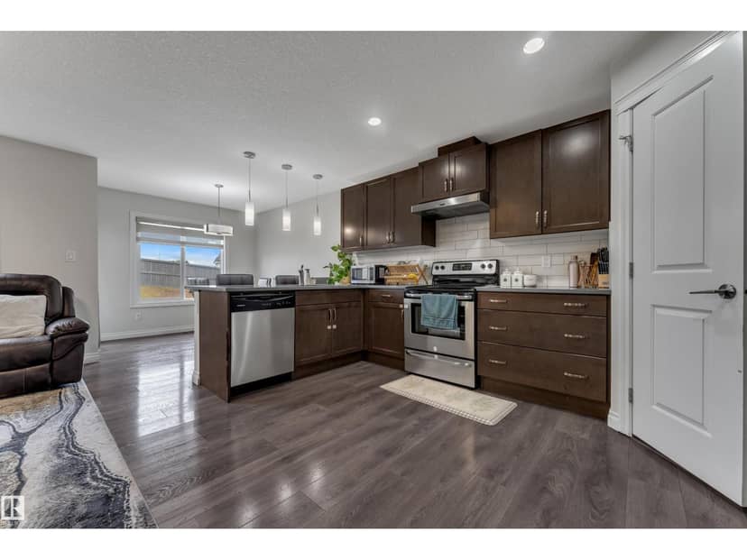 1208 33A ST NW — photo 9 of 34