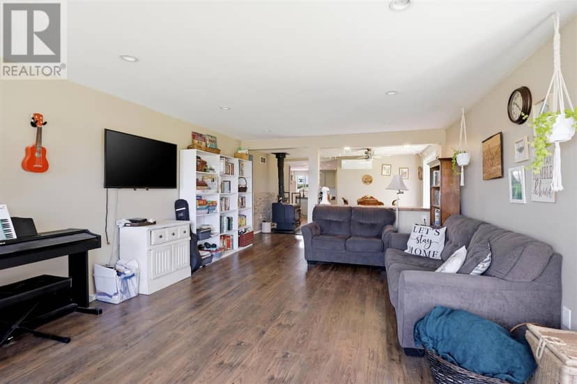 540 Smith RD — photo 11 of 40