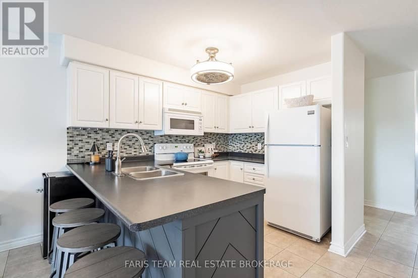 79 Sanford Street, Barrie, photo 4