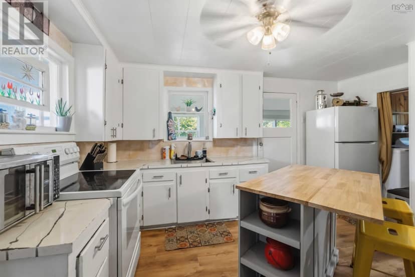 3718 Shore Road — photo 9 of 40