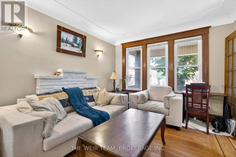226 Ottawa Street S — photo 11 of 39