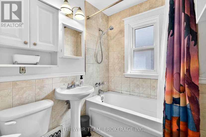 226 Ottawa Street S — photo 26 of 39