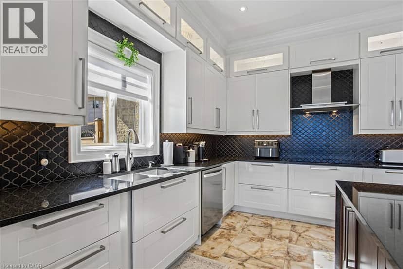 4 PLAYFAIR Court — photo 15 of 40